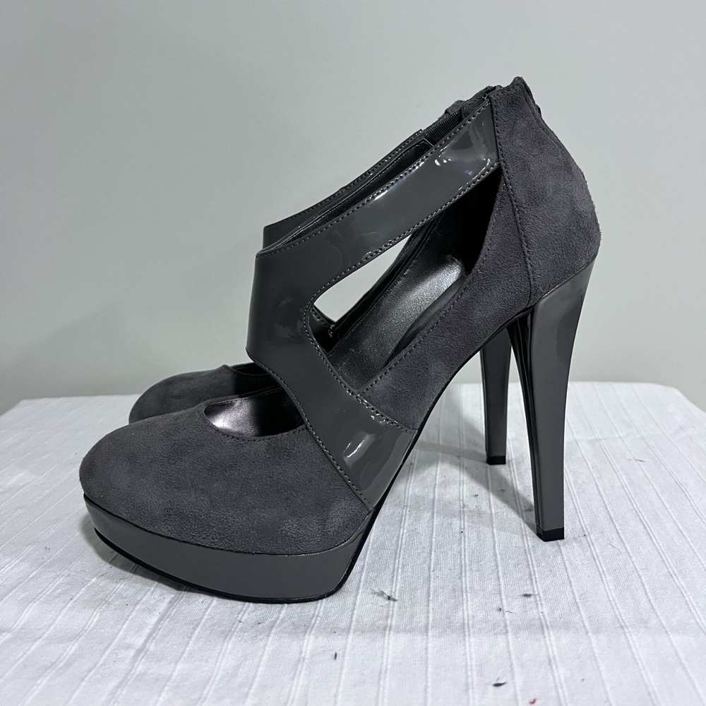 Guess grey suede and patent leather pumps